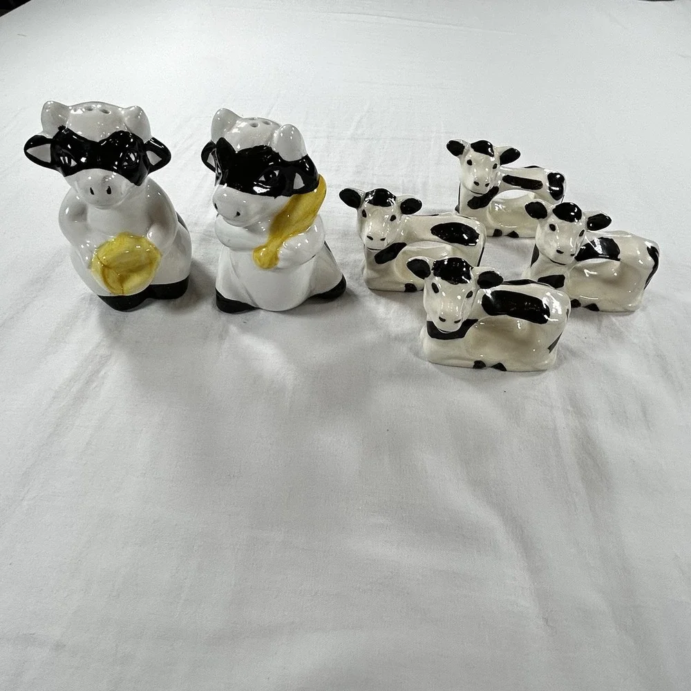 Vtg Cow Salt And Pepper Shakers 4 Napkin Holder Black And White Batter Catcher